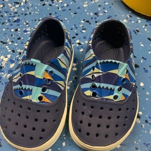 Native toddler shoes sz 8